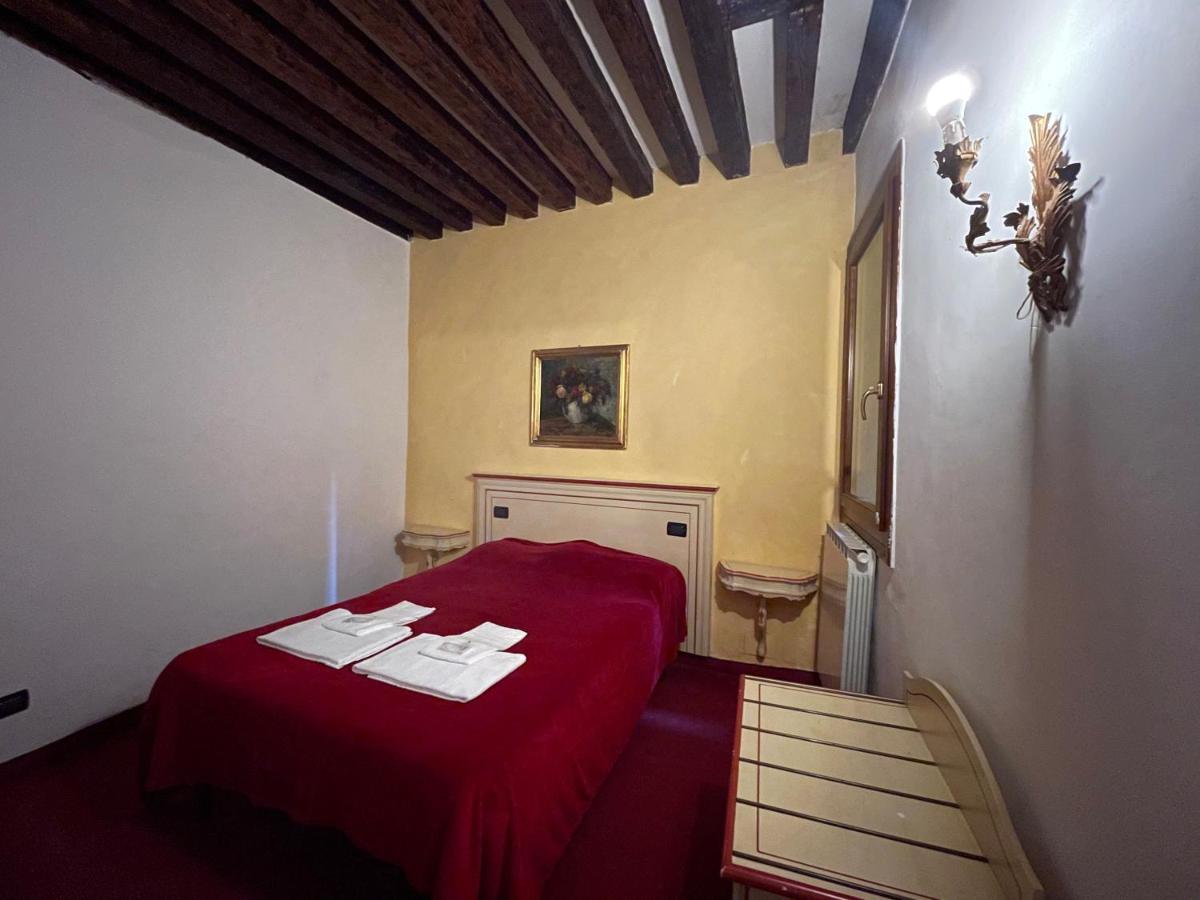 Einzelzimmer mit Gemeinschaftsbad